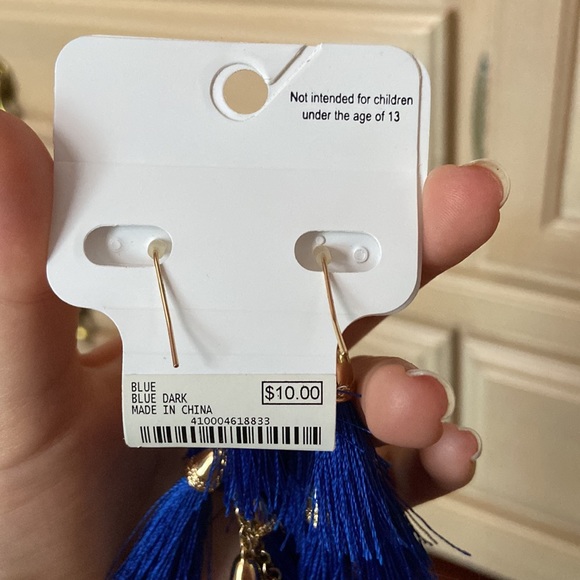 Charming Charlie dangle earrings - Picture 2 of 2